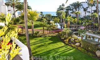 Propiedad en venta en Puerto Banus, Marbella: ático apartamento de lujo en frente al mar 22472 