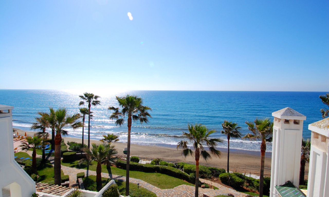 Ático en primera línea de playa en venta, Nueva Milla de Oro, entre Marbella y Estepona 8