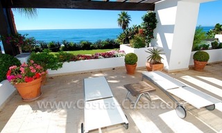 Villa en venta en primera linea de playa, Marbella - Estepona 23