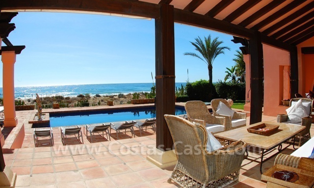 En venta: Villa en primera línea en Bahía de Marbella – Los Monteros 10