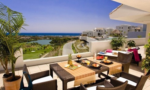 Apartamento moderno de golf para comprar en Marbella, Benahavis. 