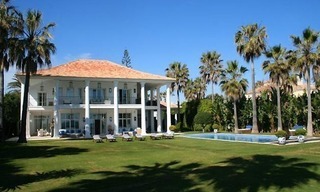 Villa de lujo en venta, en primera linea de mar - Marbella - Estepona 0
