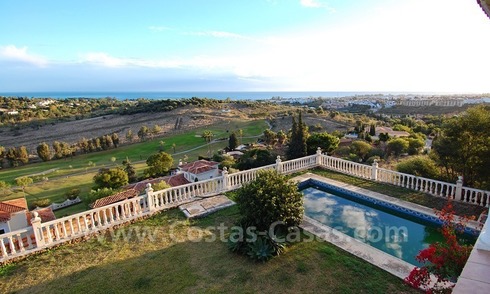 Villa para renovar a la venta con fantásticas y panorámicas vistas al mar,al golf y a las montañas, Marbella - Estepona 