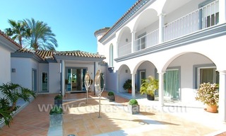 Sorprendente villa de estilo contemporáneo a la venta en Marbella 7