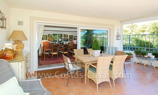 Villa en primera línea de golf en venta en Marbella, cerca de la playa 15