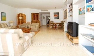 Apartamento espacioso a la venta en complejo situado en primera línea de playa en Marbella en la Milla de Oro 21