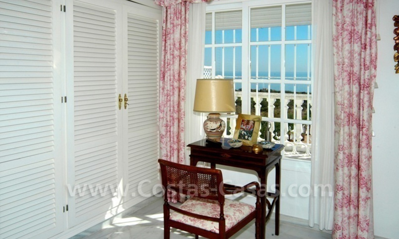 Villa cerca de playa de estilo español a la venta en Marbella este 12