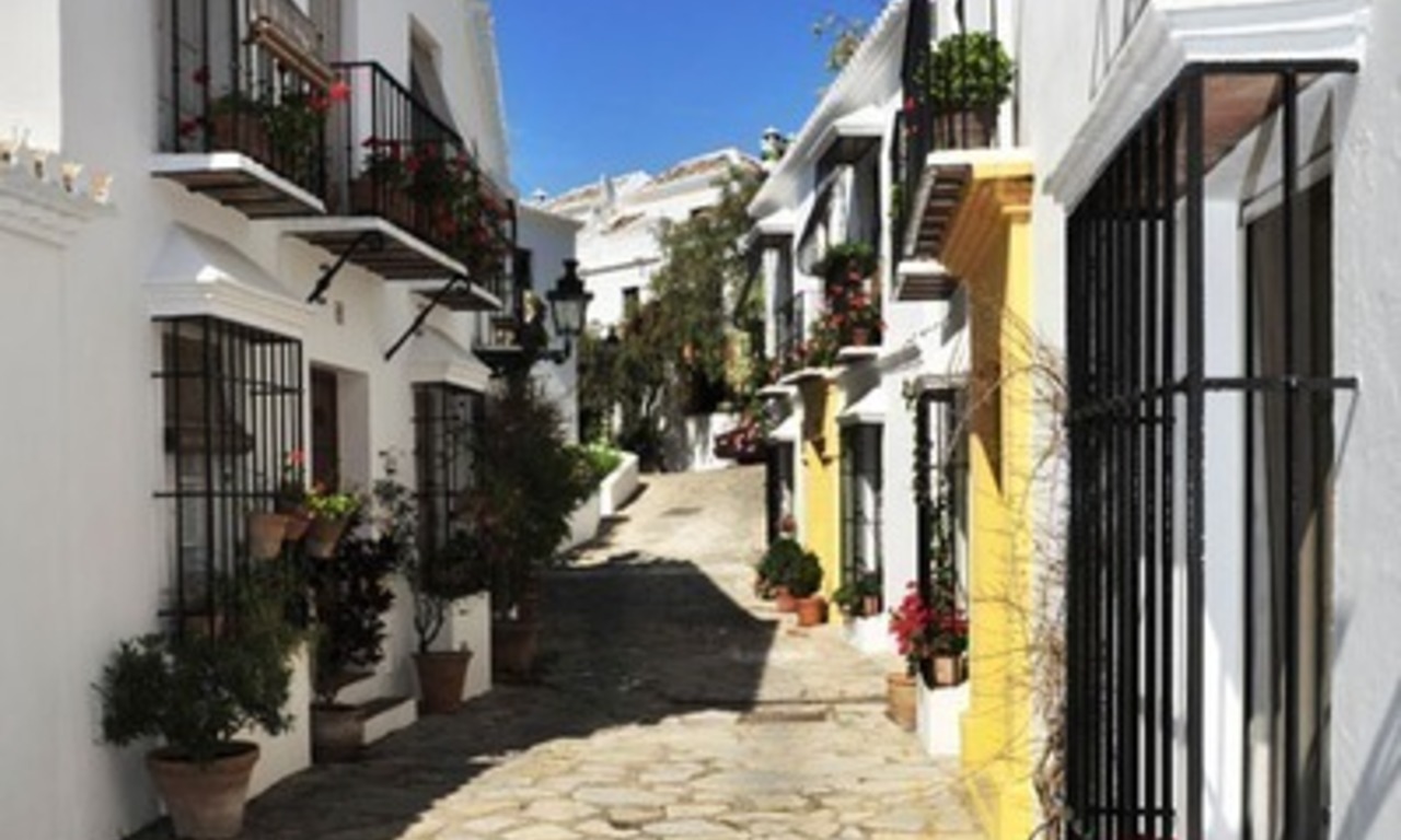 Exclusivo apartamento en venta, pueblo andaluz, en el corazon de La Milla de Oro, entre Marbella y Puerto Banus 12