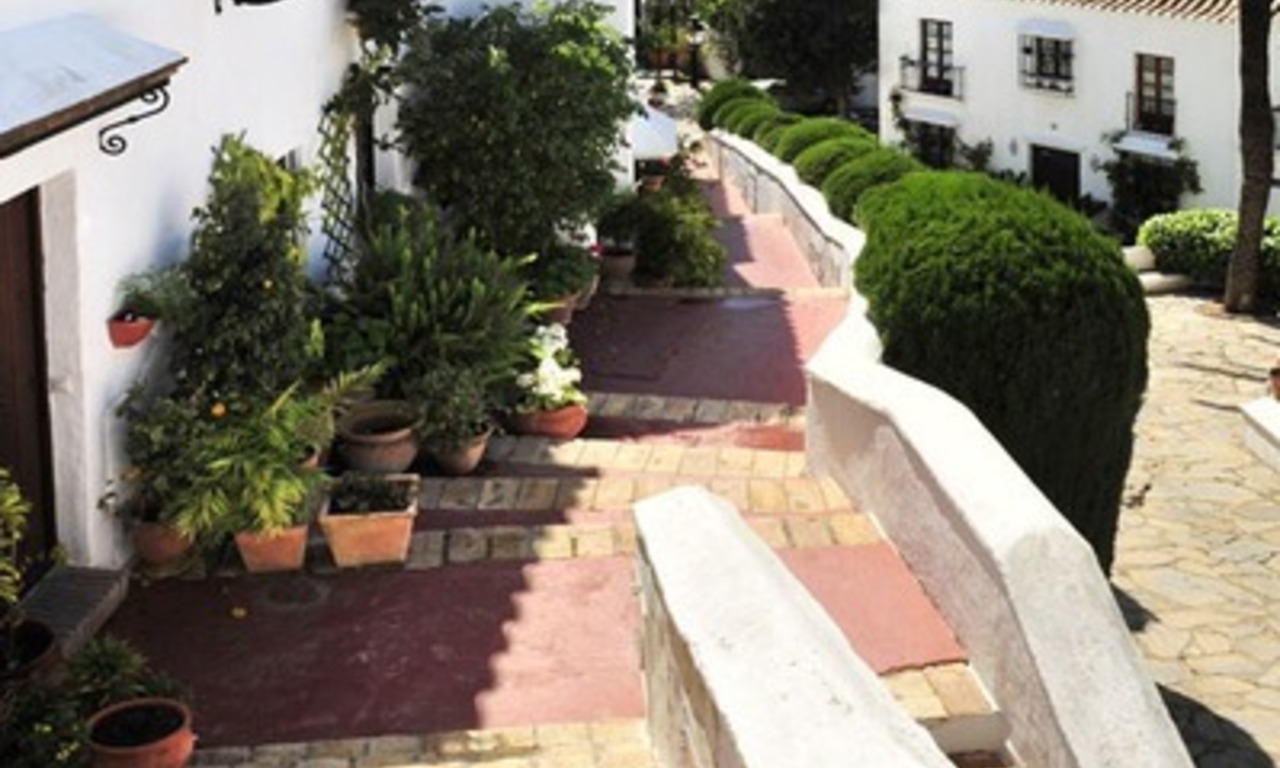 Exclusivo apartamento en venta, pueblo andaluz, en el corazon de La Milla de Oro, entre Marbella y Puerto Banus 14
