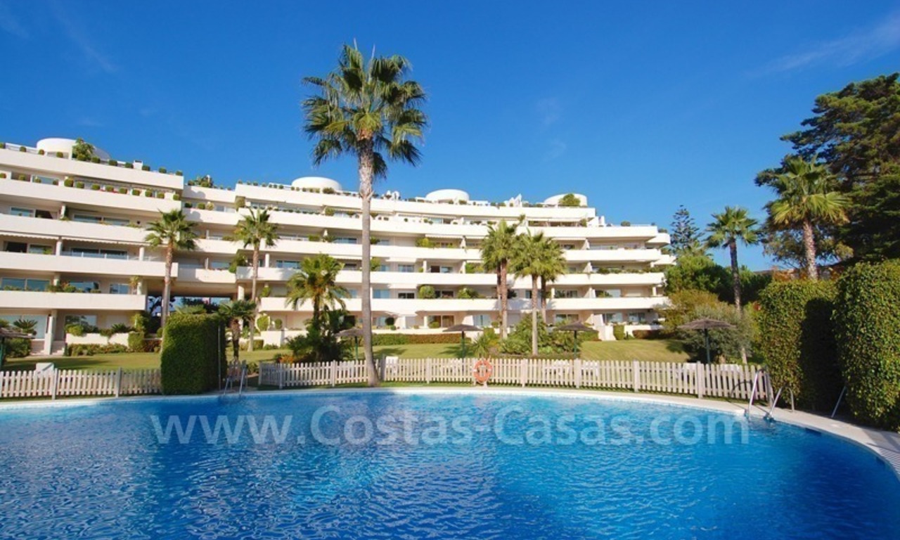 Apartamento en primera línea de playa a la venta en complejo situado en primera linea de mar en la Nueva Milla de Oro, Marbella - Estepona 7