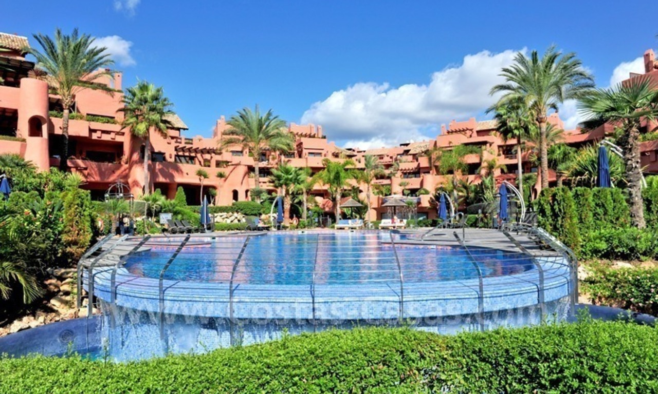 Apartamento de lujo a la venta en complejo exclusivo situado en primera línea de playa entre Marbella y Estepona centro 1
