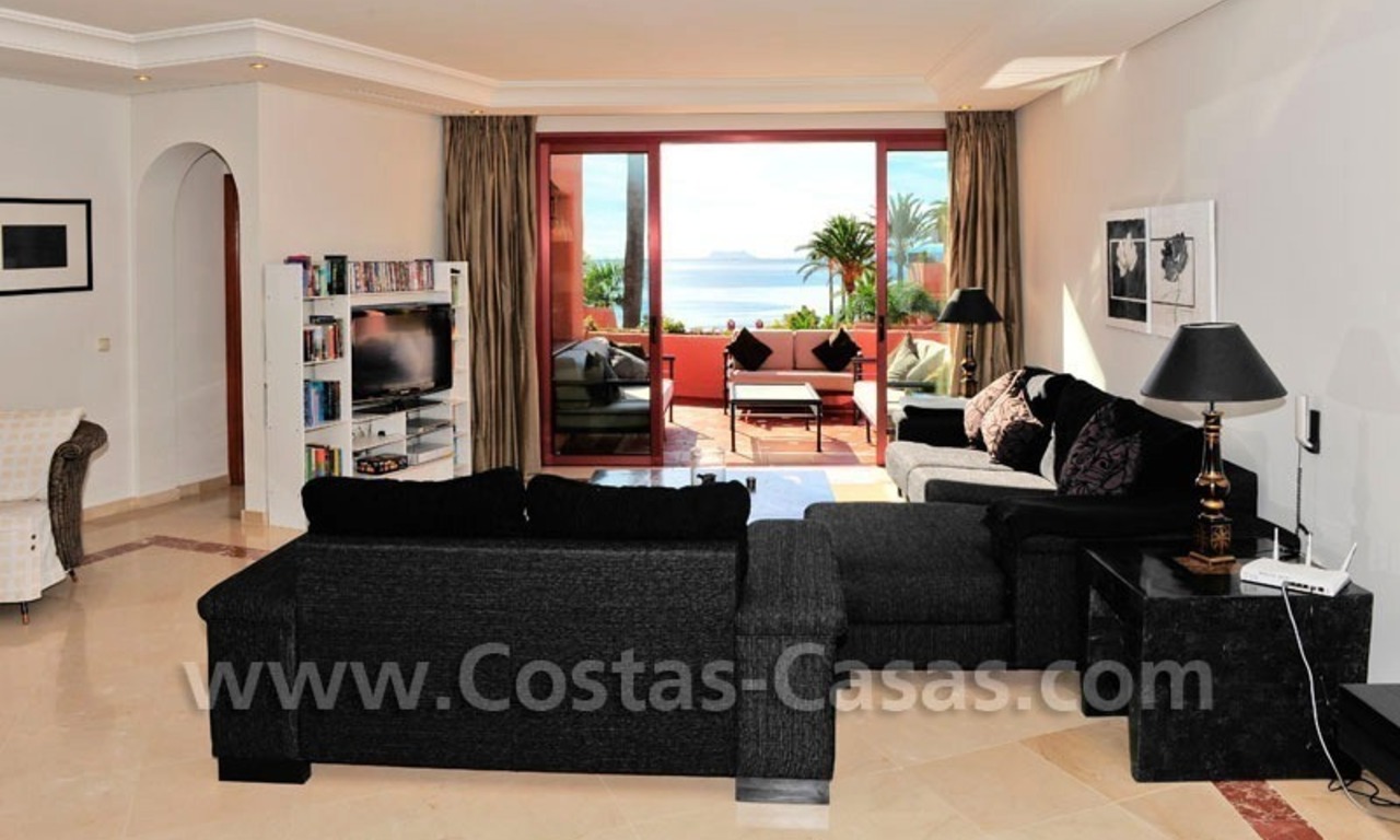 Ganga apartamento ático de lujo a la venta, complejo exclusive, primera línea de playa, La Milla de Oro, Marbella - Estepona 5