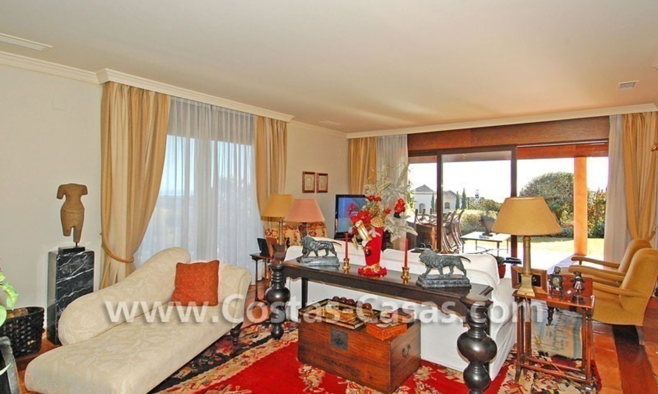 Ganga! Villa independiente de estilo andaluz para comprar en complejo de golf en la Nueva Milla de Oro, Marbella, Benahavis, Estepona 7