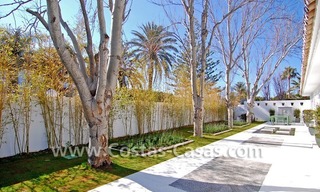Villa de estilo moderno andaluz completamente renovada cerca de la playa a la venta en Marbella 8