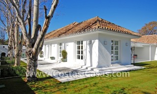 Villa de estilo moderno andaluz completamente renovada cerca de la playa a la venta en Marbella 6