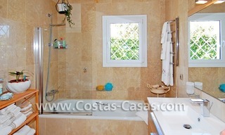 Ganga! Villa de estilo andaluz para comprar en la Milla de Oro en Marbella 19