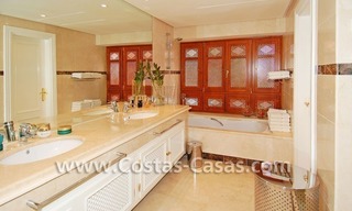 Apartamento de lujo para vender en La Alzambra en Puerto Banús – Marbella. 9