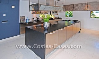 Exclusivo apartamento en primera línea de playa en venta, Estepona – Marbella 25