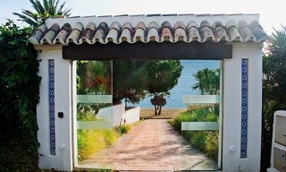 Apartamento de lujo en primera línea de playa a la venta en Puerto Banus – Marbella 0