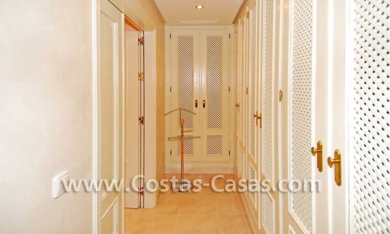 Apartamento ático de lujo a la venta, complejo situado en primera línea de playa, la Nueva Milla de Oro, Marbella - Estepona 14