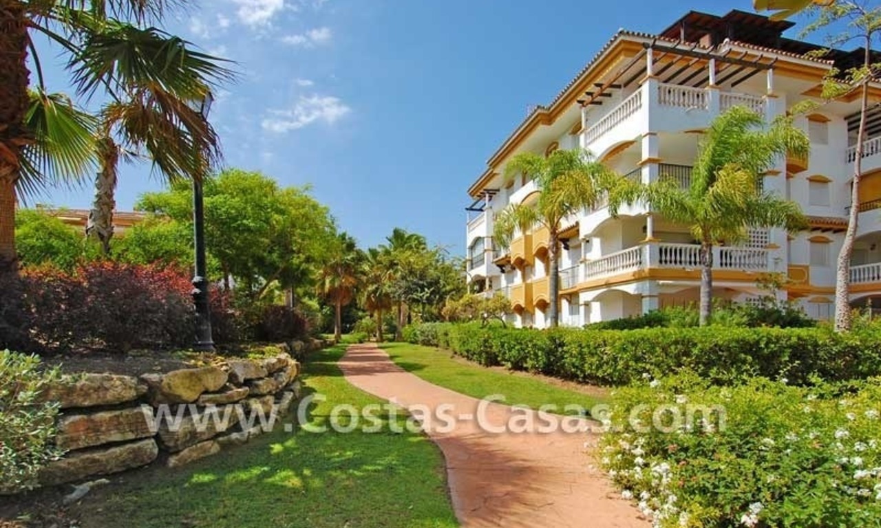 Apartamento de golf situado, planta baja en venta, Puerto Banús – Marbella – Nueva Andalucía 4