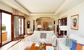 Villa de lujo en venta, exclusivo complejo de golf, Nueva Milla de Oro, Puerto Banús - Marbella, Benahavis - Estepona 12