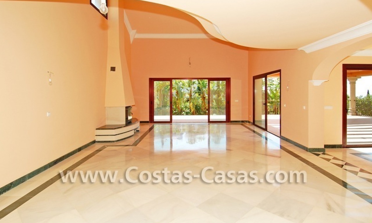 Villa de estilo clásico andaluz en venta, complejo de golf, Nueva Milla de Oro, Puerto Banús - Marbella, Benahavis - Estepona 8