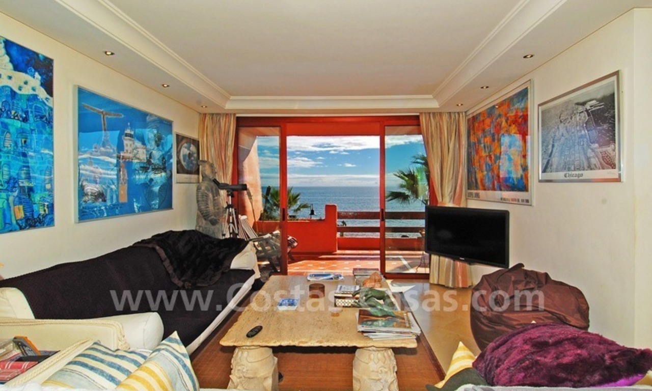 Lujoso apartamento en venta en un complejo en primera línea de playa, Nueva Milla de Oro, Marbella - Estepona 9
