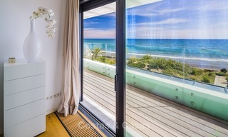 Villa moderna frente al mar en venta en Marbella con vistas al Mediterráneo 1171 