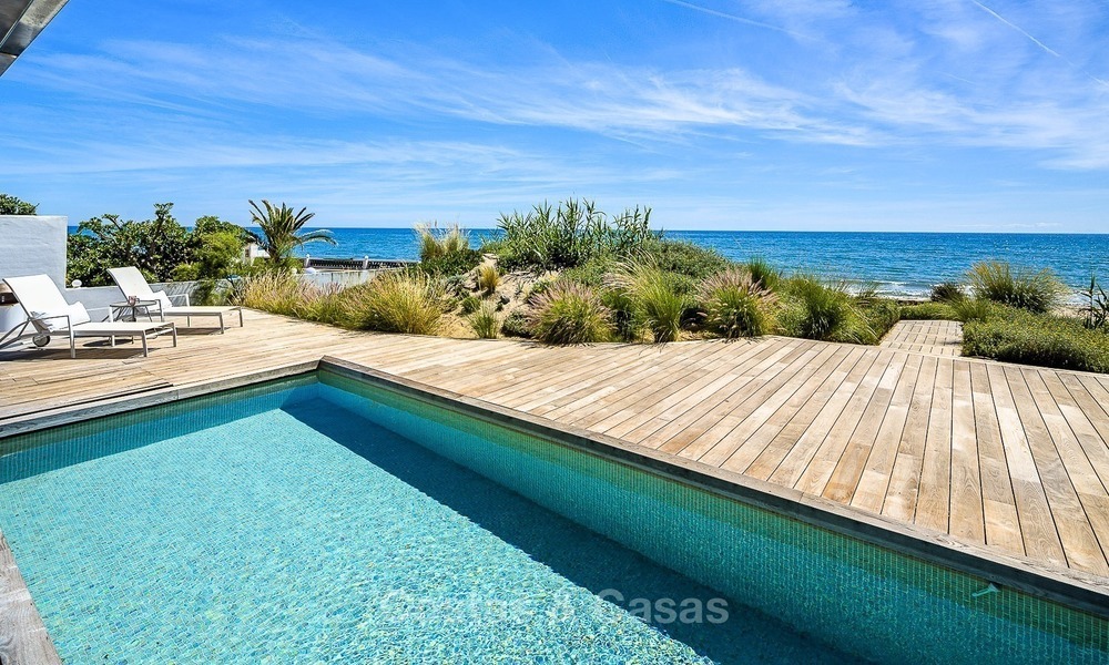 Villa moderna frente al mar en venta en Marbella con vistas al Mediterráneo 1202