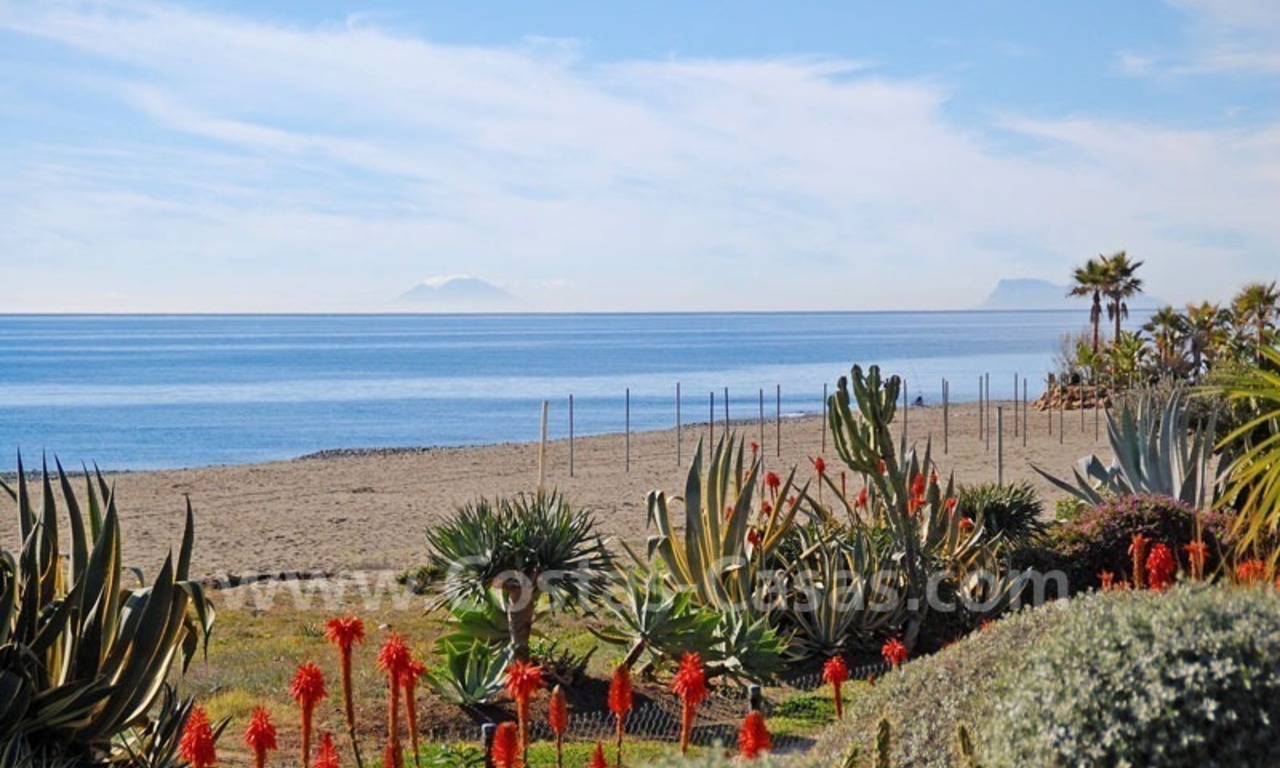 Apartamento de lujo a pie de playa en venta, Nueva Milla de Oro entre Puerto Banús - Marbella y el centro de Estepona 25