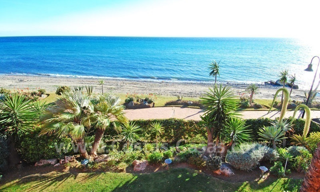 Lujoso ático en esquina, primera línea de playa en venta, complejo de frente a la playa, Nueva Milla de Oro, Marbella - Estepona 12