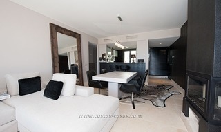 Nuevo apartamento de vacaciones de estilo moderno en alquiler un complejo de golf Marbella-Benahavis en la Costa del Sol 7