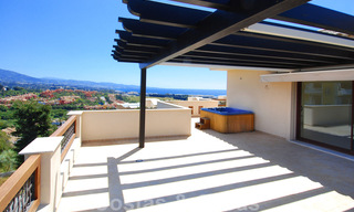 Apartamentos de lujo en venta en Nueva Andalucia, Marbella, a poca distancia de los servicios y de Puerto Banús 30600 