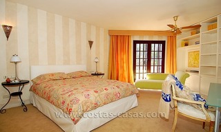 Villa en el golf de estilo andaluz a la venta en Estepona - Marbella 22