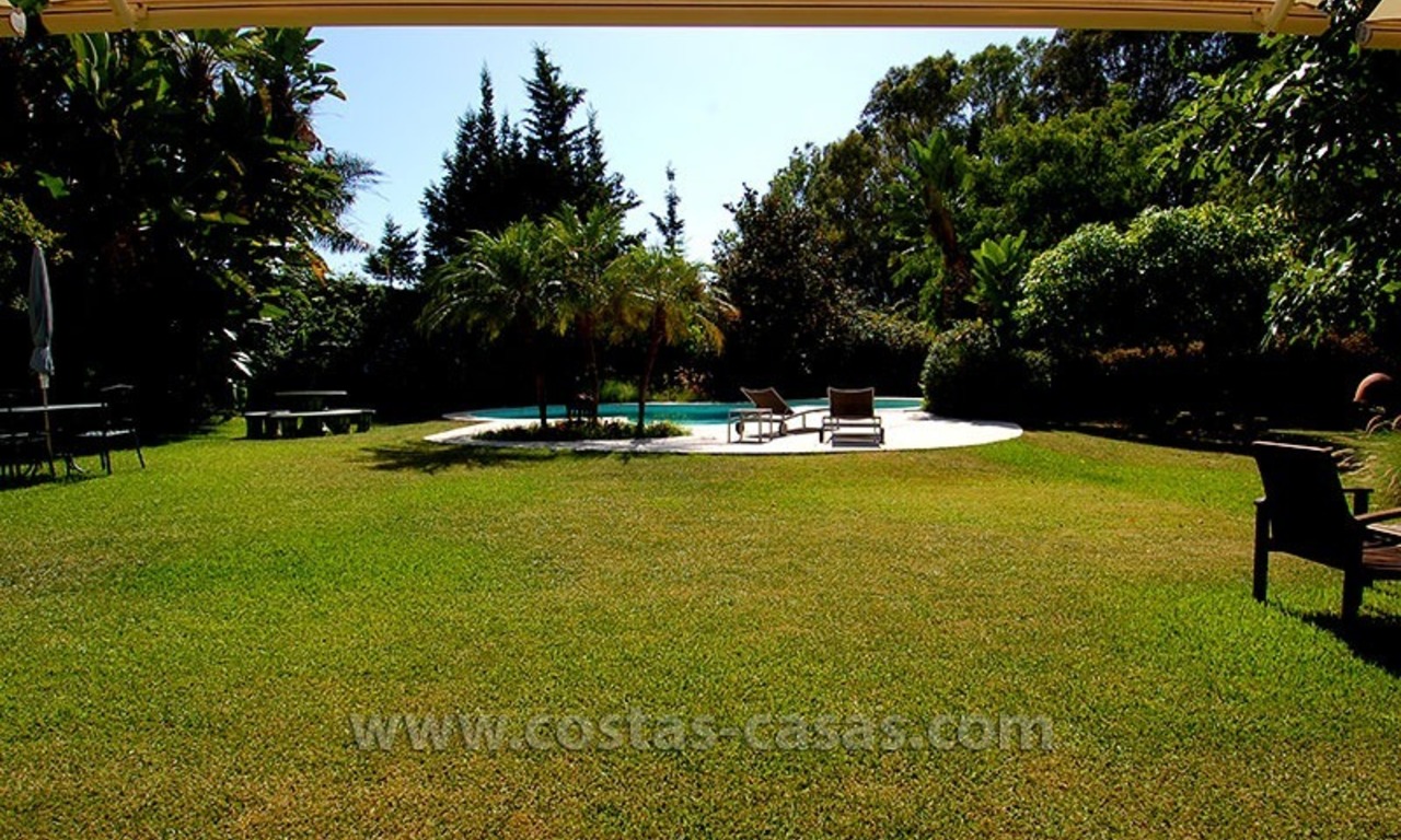 Villa en el golf de estilo andaluz a la venta en Estepona - Marbella 35