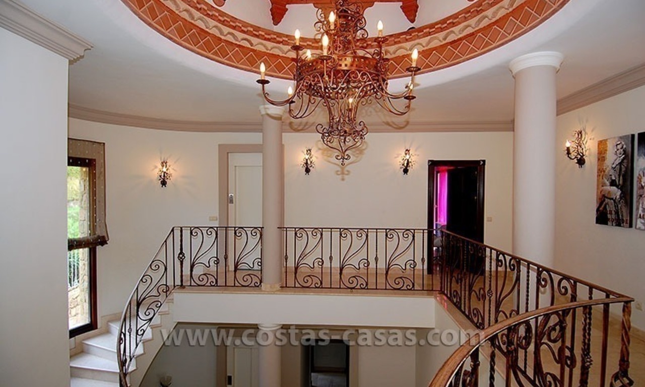 Villa exclusiva de estilo andaluz a la venta en la zona de Marbella - Benahavis 15
