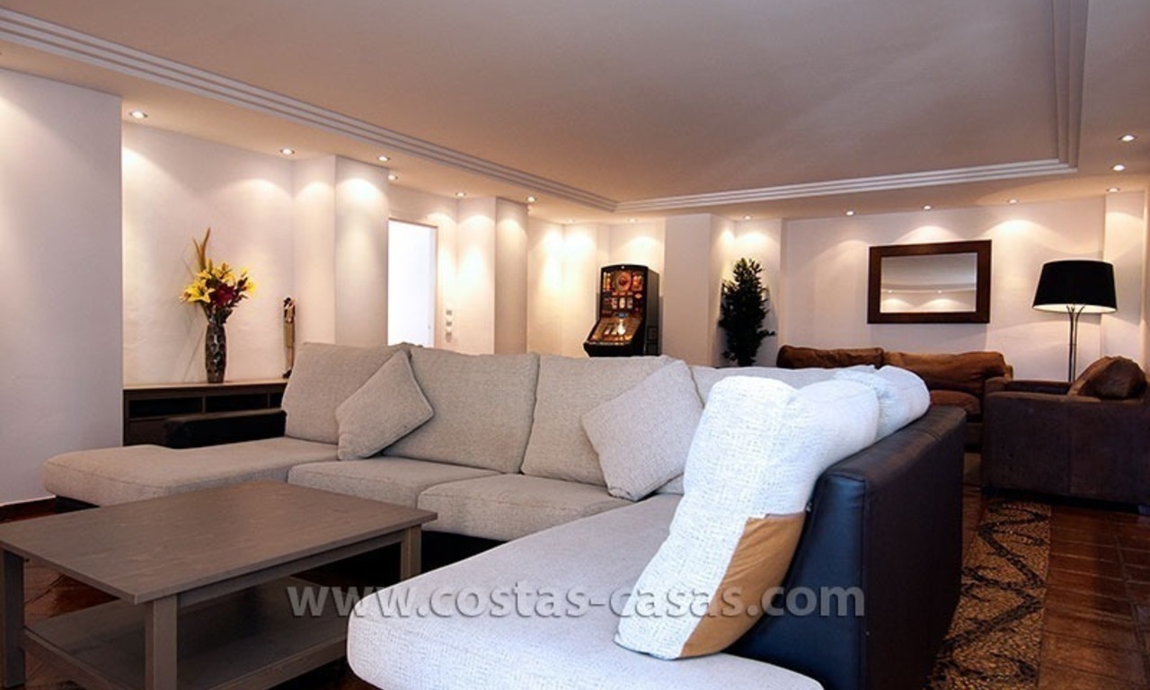 En venta: Villa muy bien situada, amplia y completamente renovada en Marbella 29