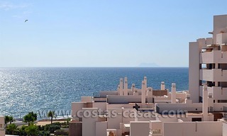 Apartamentos y Aticos modernos a la venta en primera línea de playa, Nueva Milla de Oro, Marbella - Estepona 3