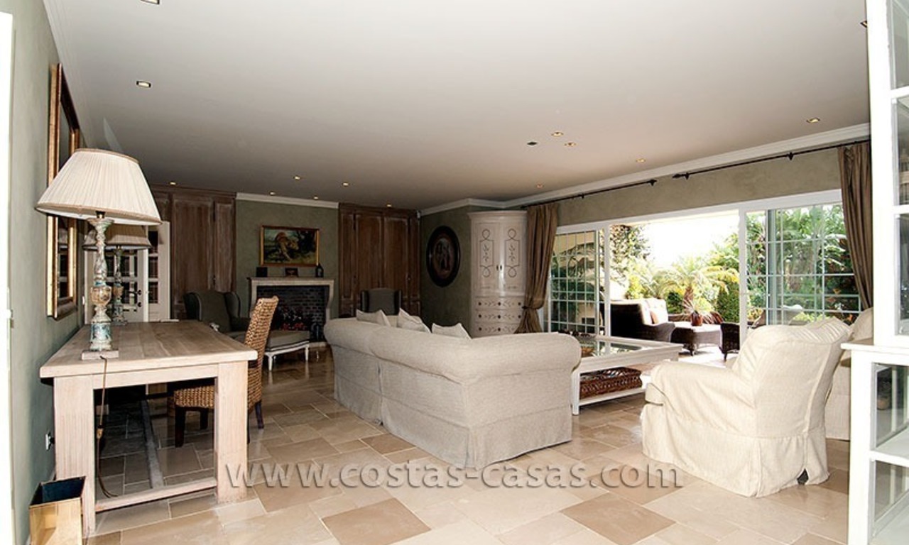 Villa en primera linea de golf en venta en Nueva Andalucía, Marbella 13