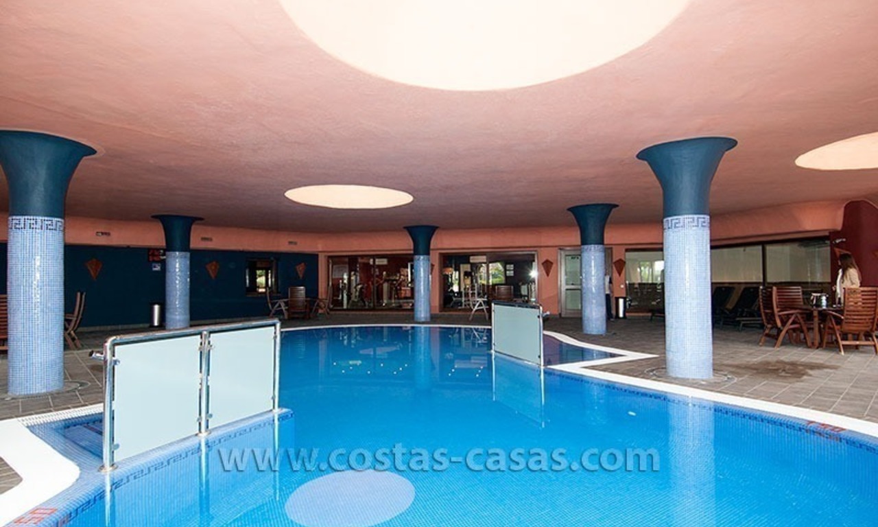 Apartamento en primera linea de playa en venta en el complejo exclusivo, Nueva Milla de Oro, Marbella - Estepona 18