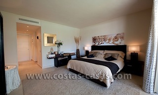 En venta: Apartamento Contemporáneo de Lujo en Primera línea Golf, Benahavis - Marbella - Estepona 15