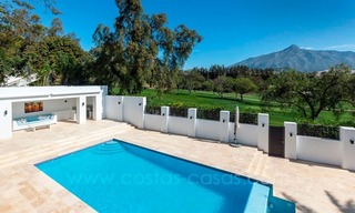En venta: Villa moderna y grande en el campo de Golf en Nueva Andalucía - Marbella 1
