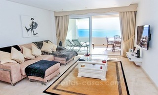 Apartamento en venta frente al mar, complejo de apartamentos en primera línea de playa, Nueva Milla de Oro, Marbella - Estepona 3