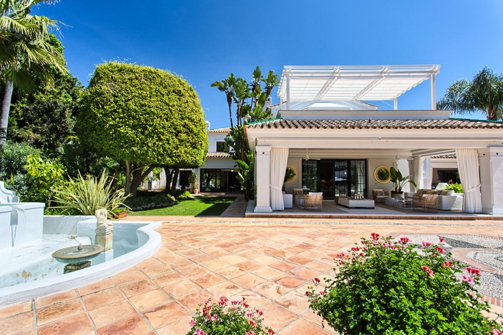 Espectacular cortijo villa junto a la playa en venta en Marbella 11145