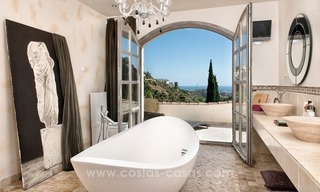 Una cómoda villa moderna con excelentes vistas al mar a través de un valle verde,El Madroñal, Benahavis - Marbella 10