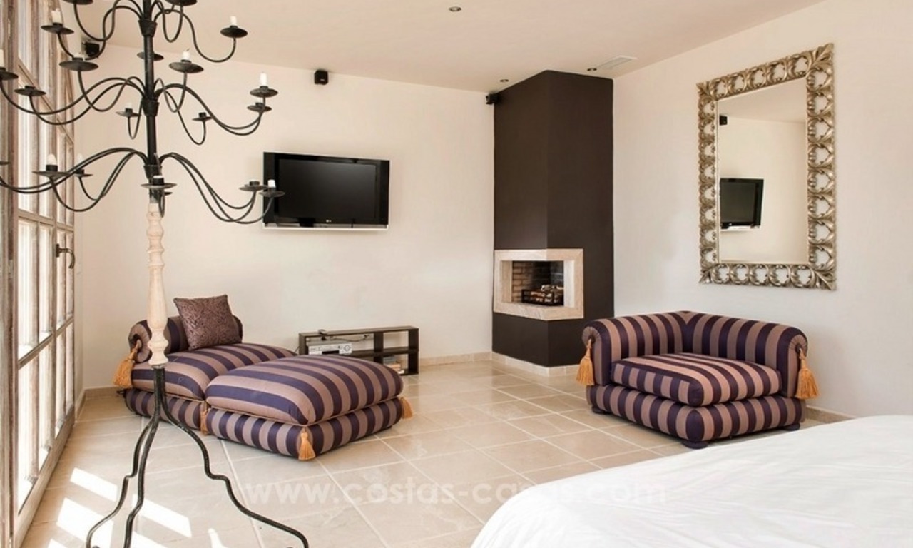 Una cómoda villa moderna con excelentes vistas al mar a través de un valle verde,El Madroñal, Benahavis - Marbella 9