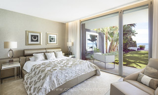 Villa en primera línea de playa en venta en Marbella Este 14975 