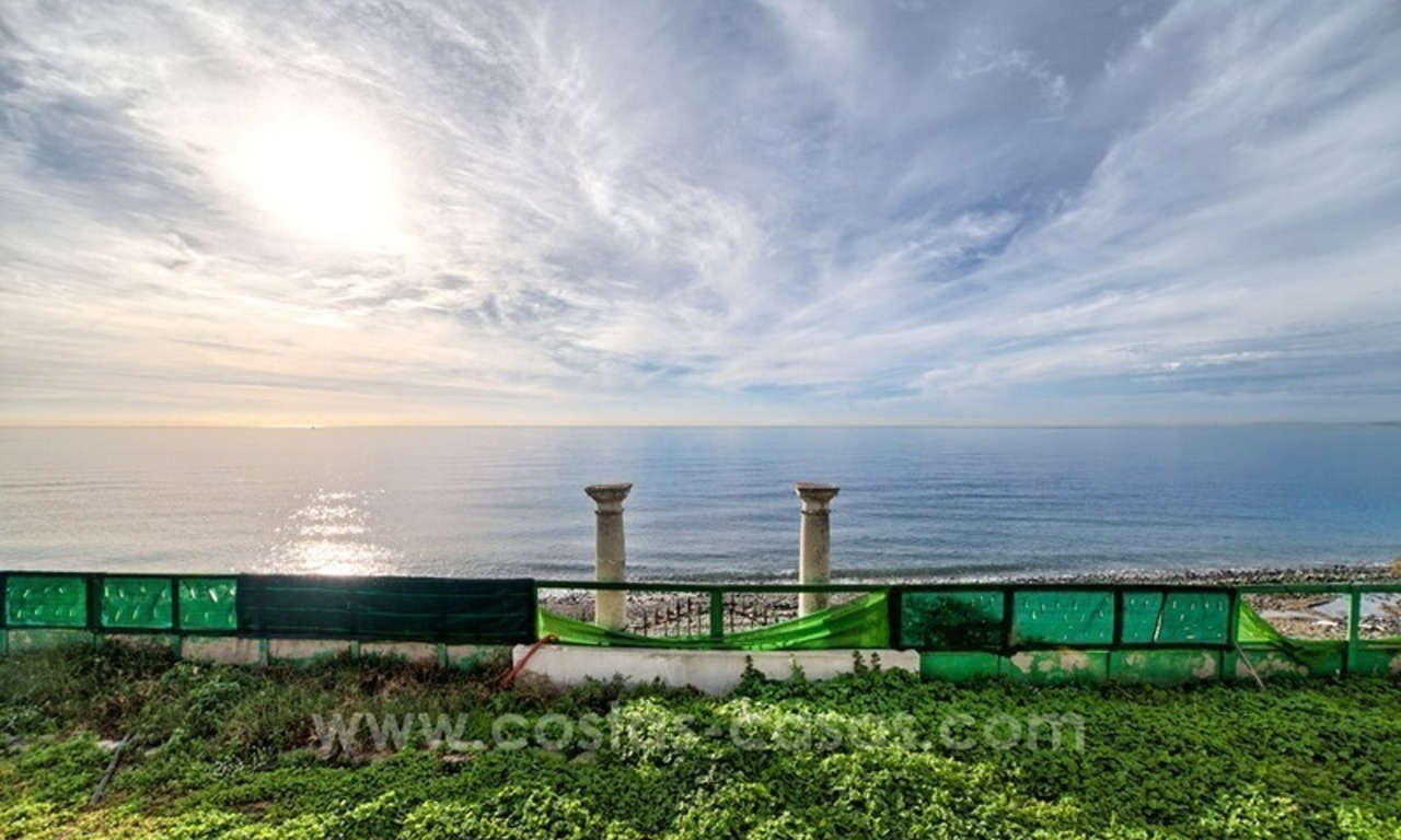 Parcela frente al mar con proyecto de Villa en venta en la Nueva Milla de Oro, Marbella - Estepona 5