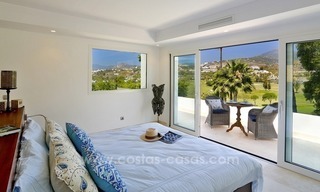 Villa contemporánea en primera línea de golf en venta en Nueva Andalucía - Marbella 13